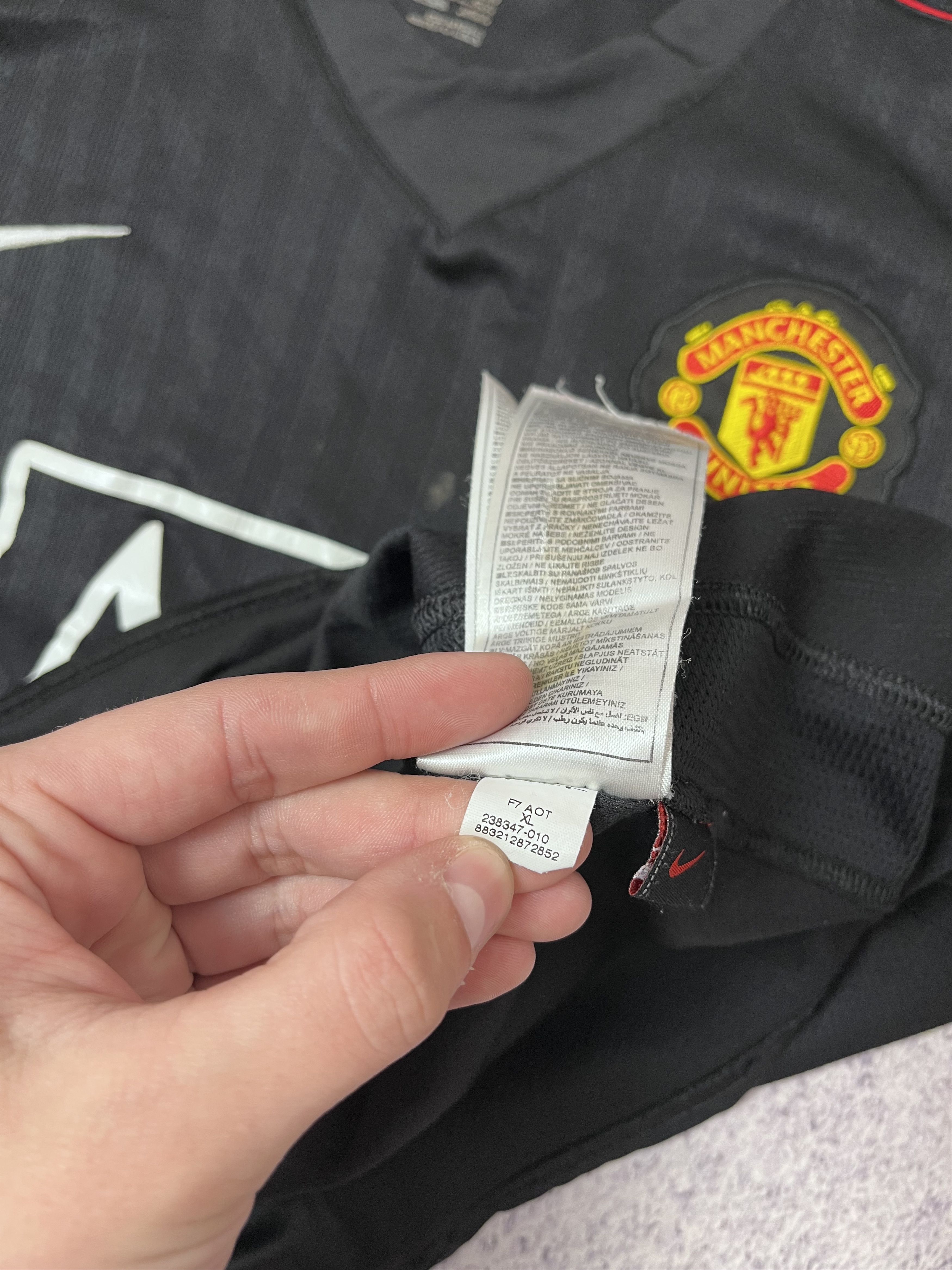 Nike Vintage mens soccer jersey Nike Manchester United size Xl Size US XL / EU 56 / 4 - 9 Thumbnail