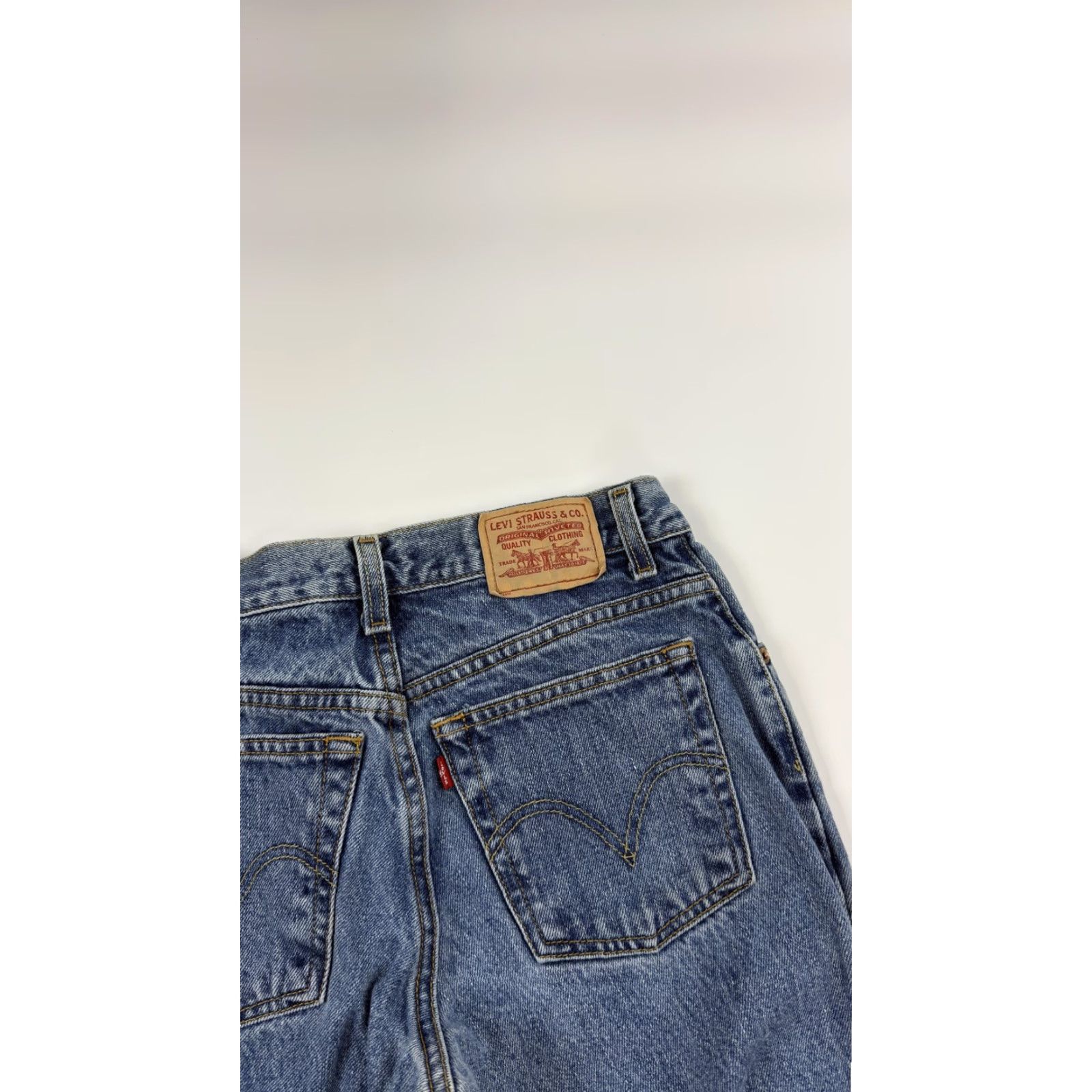 Levi's VINTAGE Levi's 560 Jeans Mens 32x28 Blue Relaxed Tapered Fit Denim Zip Fly Made Mexico Size US 31 - 5 Thumbnail