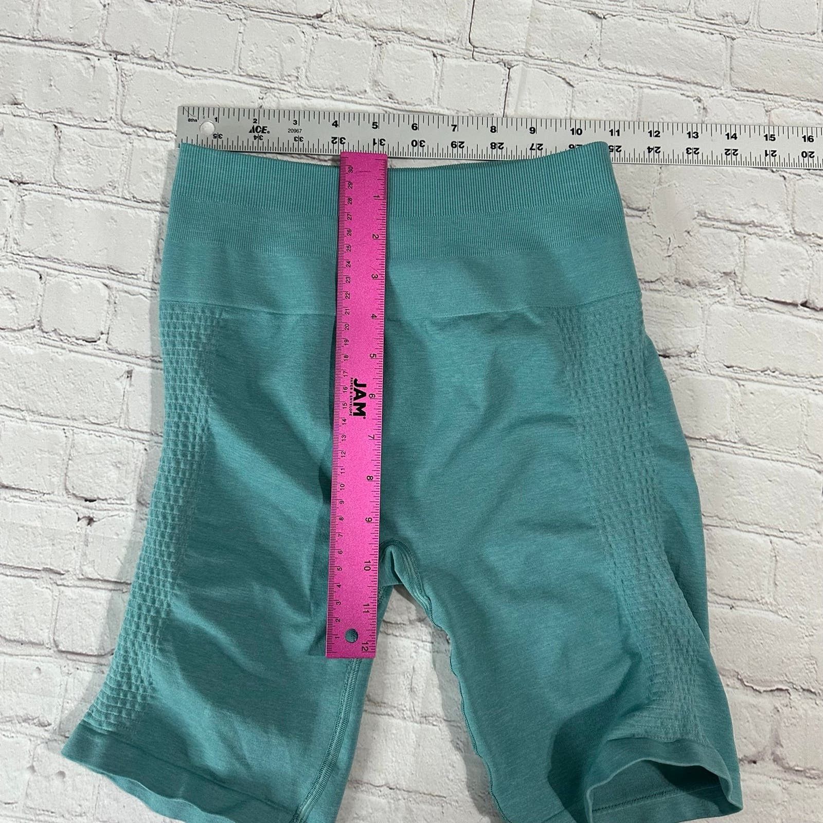 Other Alphalete seamless shorts Size 30" / US 8 / IT 44 - 8 Thumbnail
