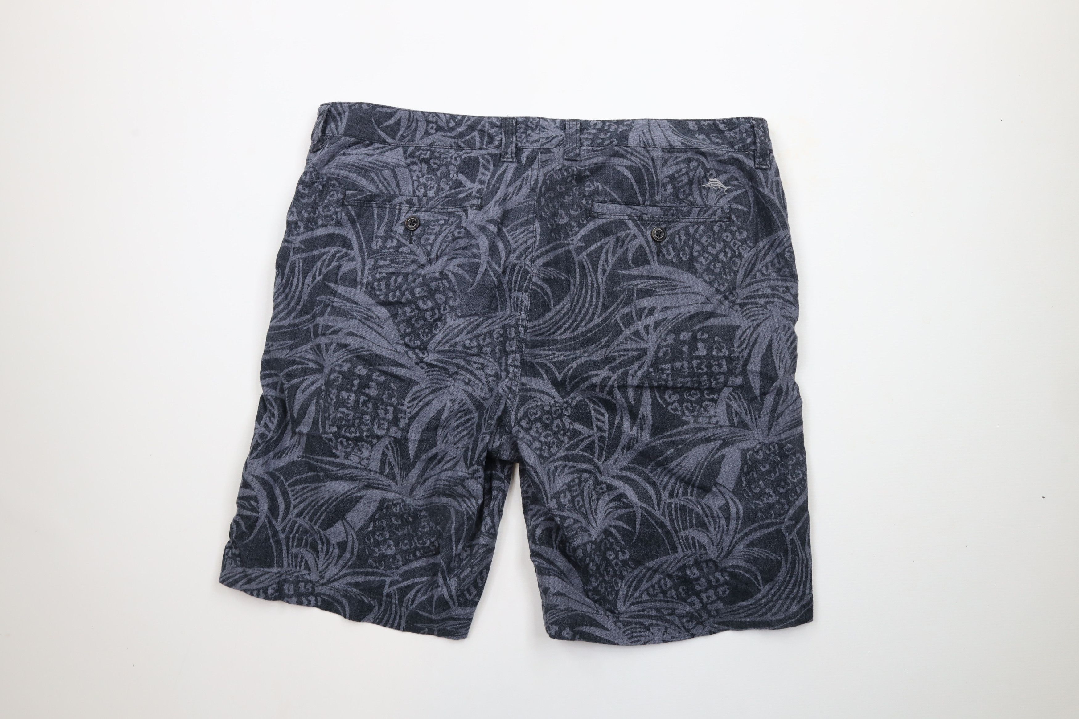 Tommy Bahama × Vintage Vintage Tommy Bahama Blend Pineapple Above Knee Shorts Gray Size US 35 - 8 Thumbnail