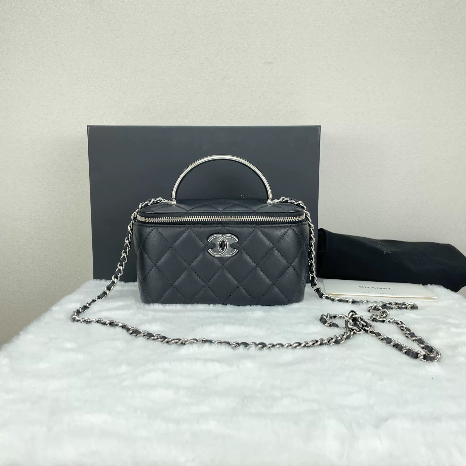 Chanel Pre-loved Bag Very good condition Size ONE SIZE - 1 Thumbnail