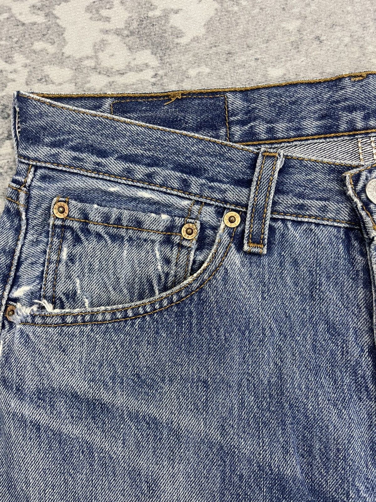 Levi's Thrashed Vintage Levi’s 501 Destructed Light Wash Size US 31 - 3 Thumbnail