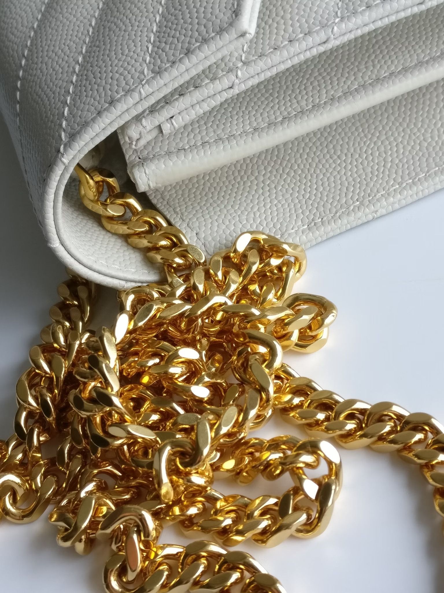 Saint Laurent Paris o1b1hav110824 Size: OS / Cassandre Chain Wallet in White Size ONE SIZE - 14 Thumbnail
