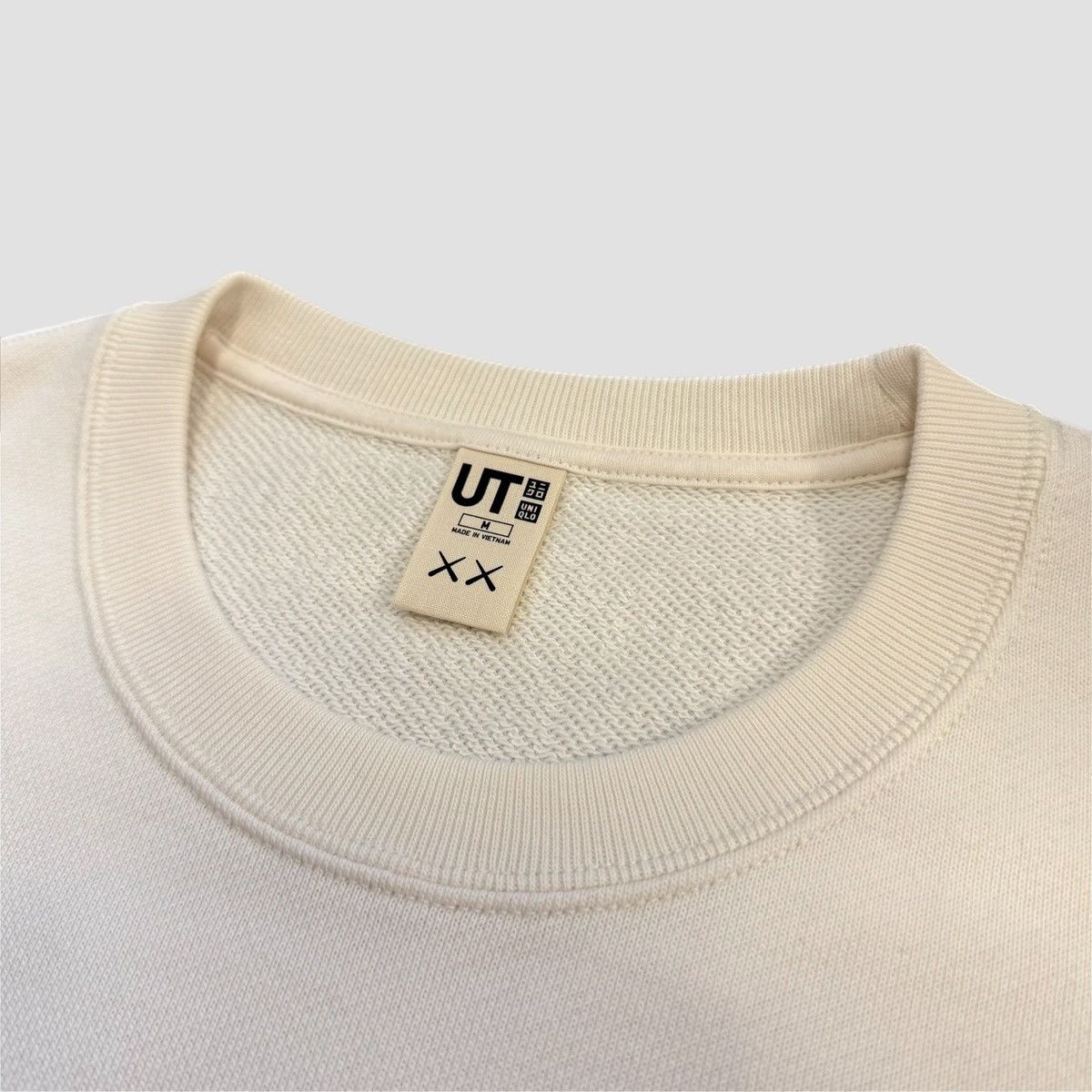 Kaws Uniqlo X Kaws Sweatshirt Size US M / EU 48-50 / 2 - 12 Thumbnail