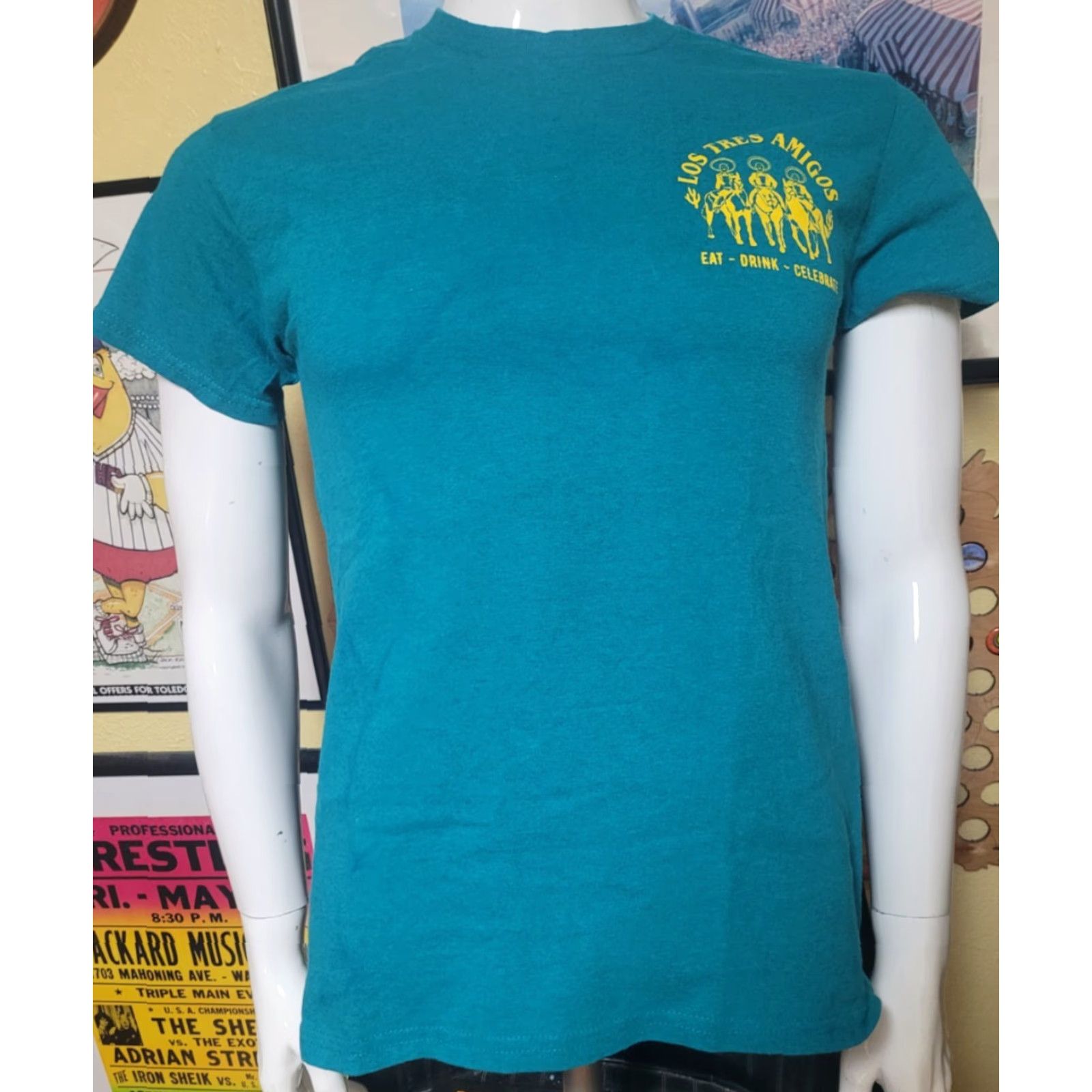 Gildan Los Tres Amigos Mexican Restaurant T Shirt Small Chelsea MI Size US S / EU 44-46 / 1 - 2 Thumbnail