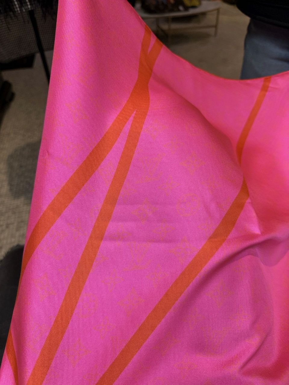 Louis Vuitton Louis Vuitton X Robert Wilson Hot Pink Bandana Silk Scarf Size ONE SIZE - 7 Thumbnail