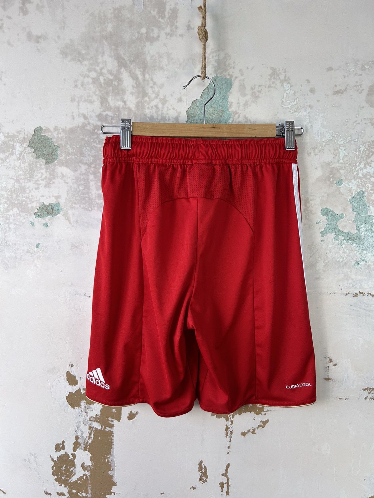 Adidas ADIDAS FC LIVERPOOL SOCCER SHORTS Size US 30 / EU 46 - 3 Thumbnail