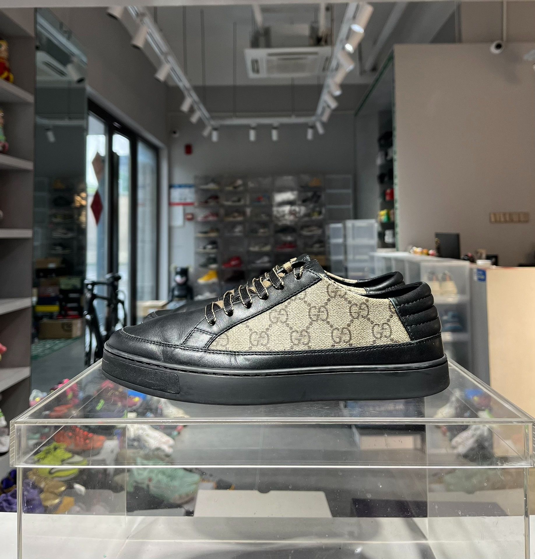 Gucci Gucci Lowtop Sneakers 6.5 Men Size US 6.5 / EU 39-40 - 1 Thumbnail