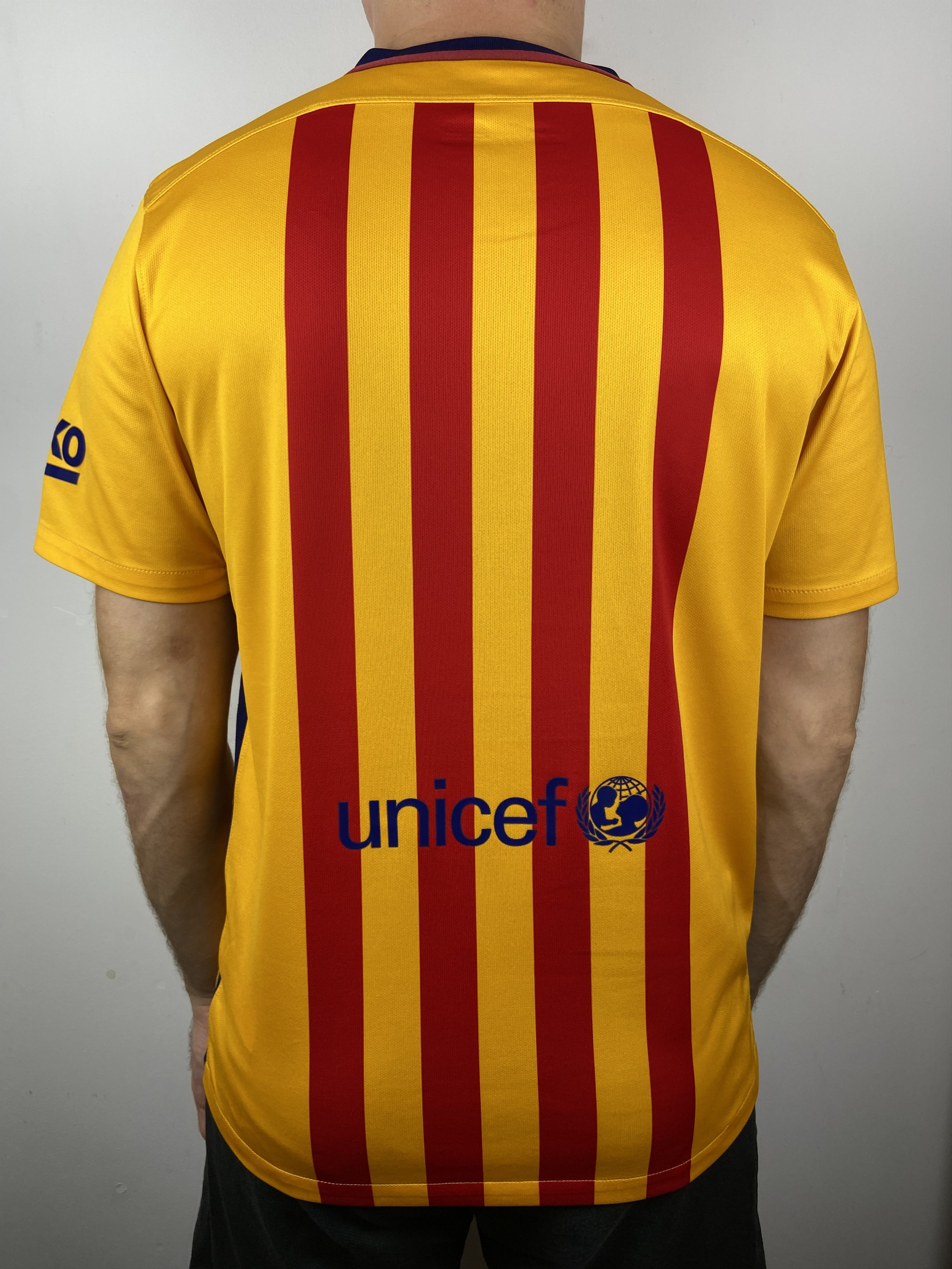 Nike Barcelona 2015 Away Soccer Jersey Football Shirt Size US L / EU 52-54 / 3 - 4 Thumbnail