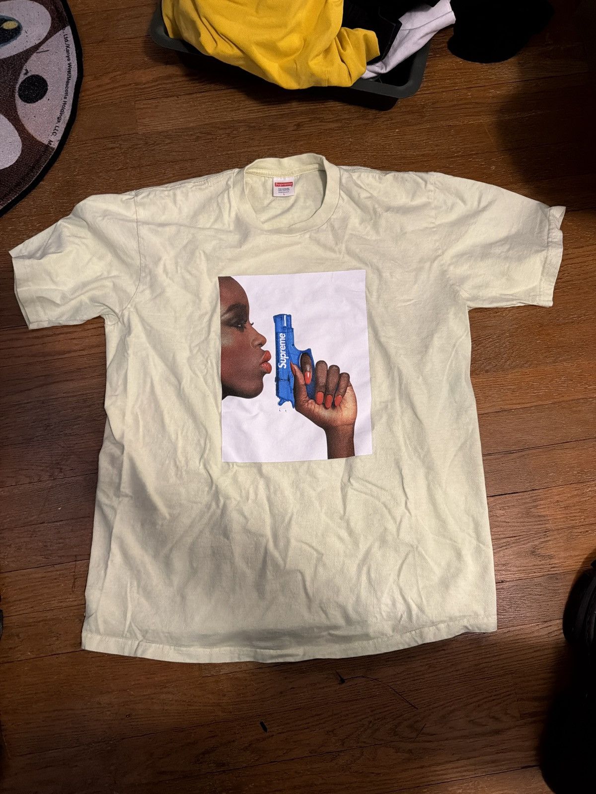 Supreme Supreme pistol tee Size US L / EU 52-54 / 3 - 1 Thumbnail