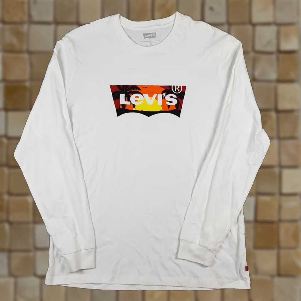 Levi's VINTAGE Levi's Shirt Men's XL Long Sleeve White 00s Beach Logo Levi Strauss Red Tab T Shirt Mens Size US XL / EU 56 / 4 - 1 Thumbnail