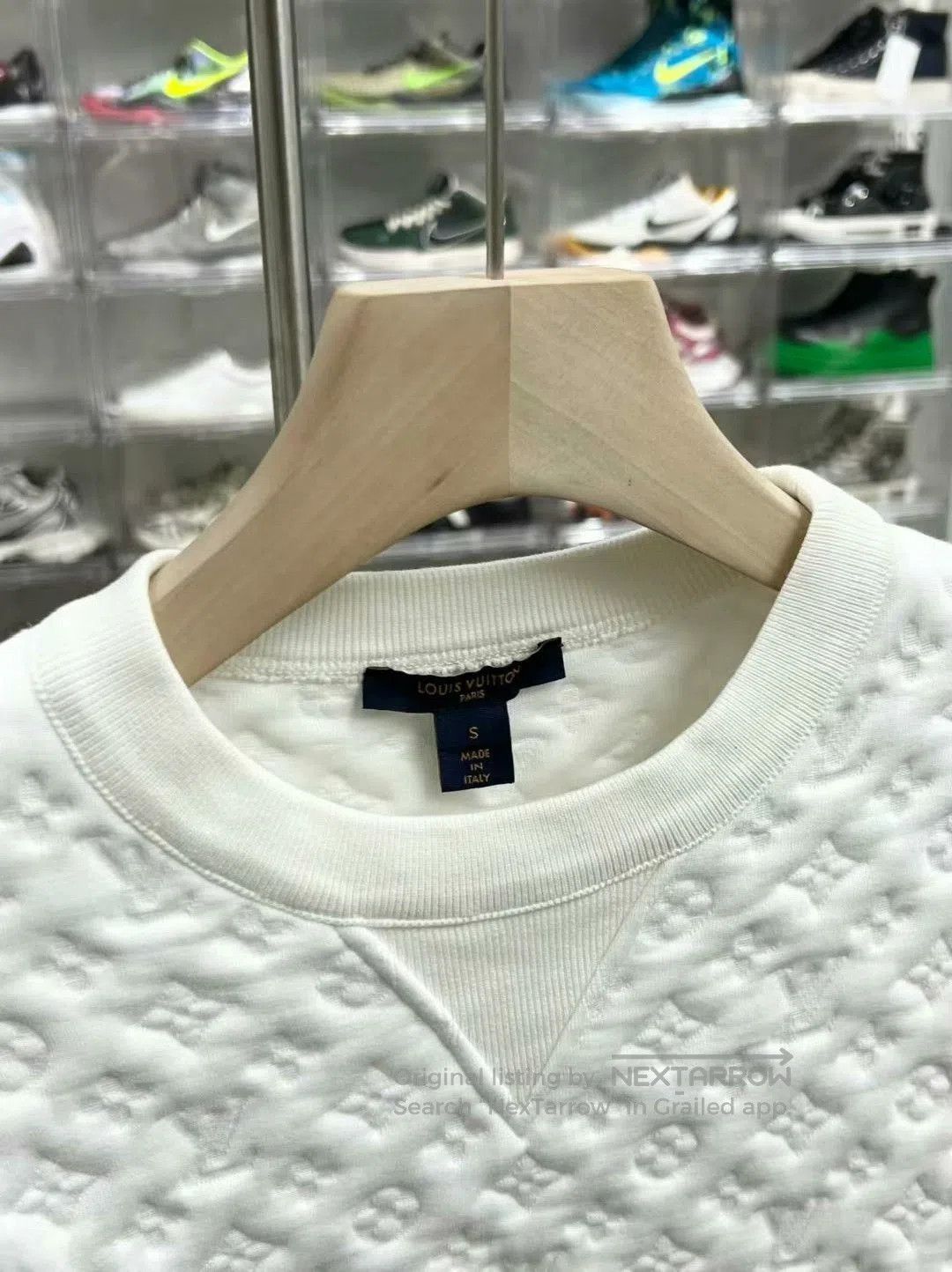 Louis Vuitton lv embossed logo crewneck sweatshirt in white. Size S / US 4 / IT 40 - 2 Thumbnail