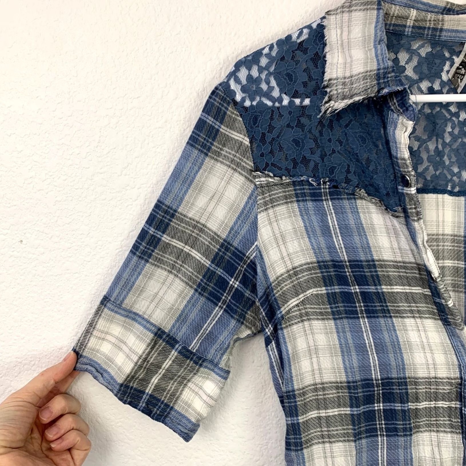 BKE VINTAGE BKE Shirt Boho Lace Cotton Plaid Button-Front Women's L Blue White Gray Size L / US 10 / IT 46 - 2 Thumbnail
