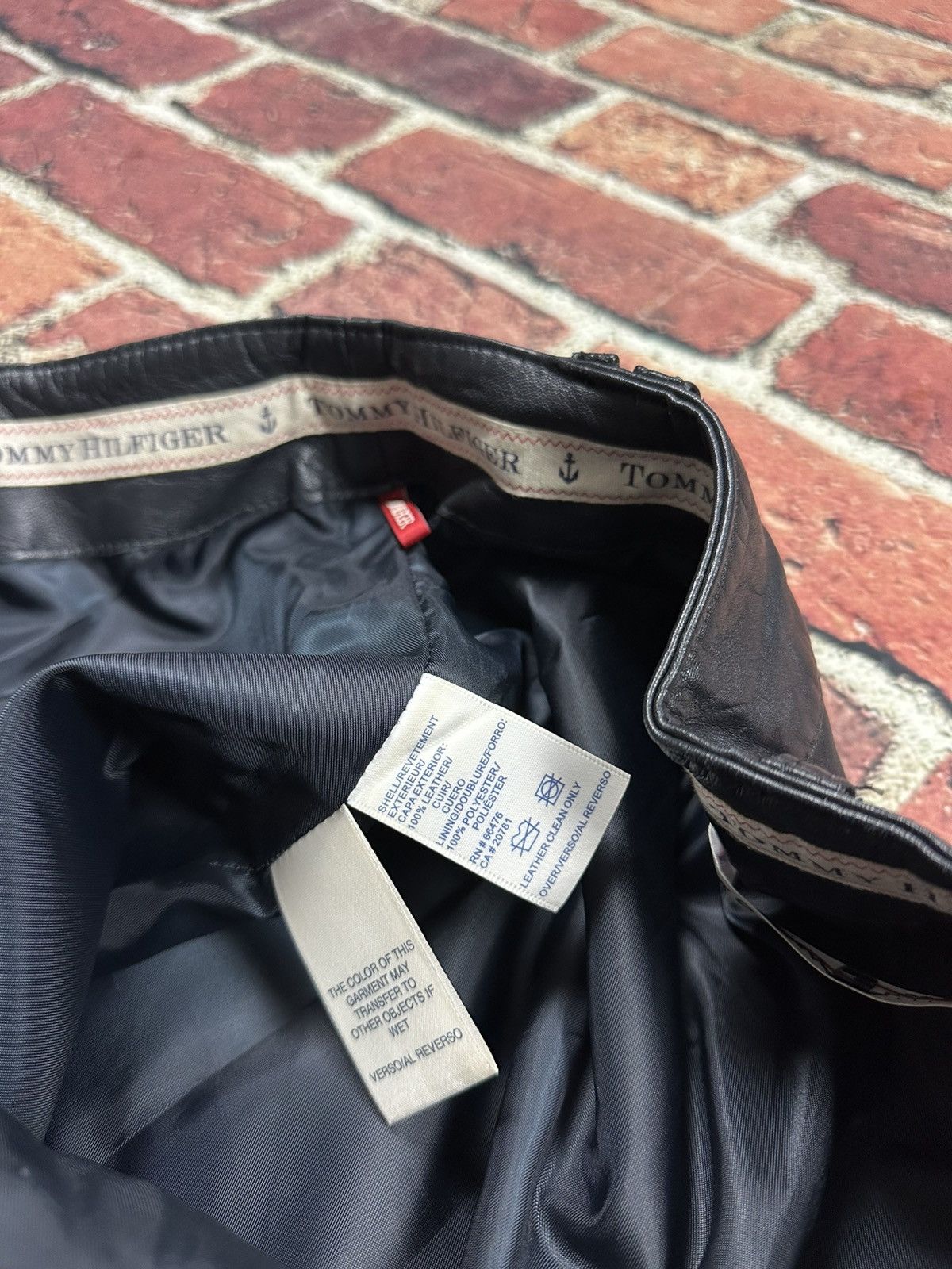 Tommy Hilfiger Vintage Tommy Hilfiger Leather Pants Motorcycle Y2K 33x32 Size 34" / US 12 / IT 48 - 8 Thumbnail