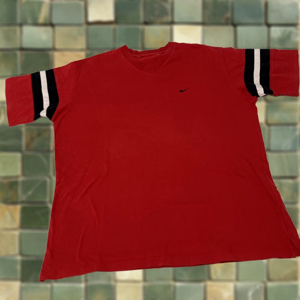 Nike VINTAGE Nike T-Shirt Red Striped Sleeves V-Neck XL Men’s 00’s Y2K Red Mens XL Shirt Size US XL / EU 56 / 4 - 1 Thumbnail