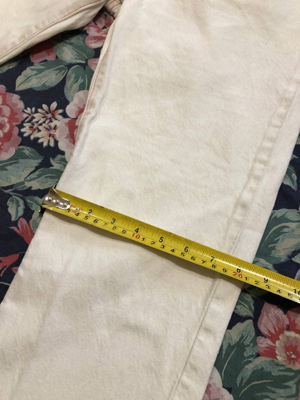 Levi's Vintage Levi's print stars Y2K jeans white streetwear Size 28" / US 6 / IT 42 - 15 Thumbnail