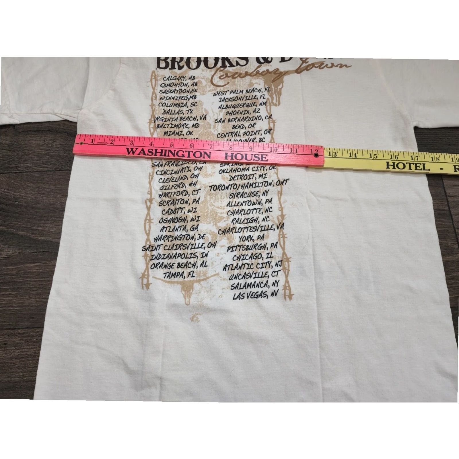 Tultex Brooks & Dunn Tour T-Shirt, Men's Medium, Cream, Cotton, Music Band, Cowboy Town, Short Sleeve Size US M / EU 48-50 / 2 - 3 Thumbnail