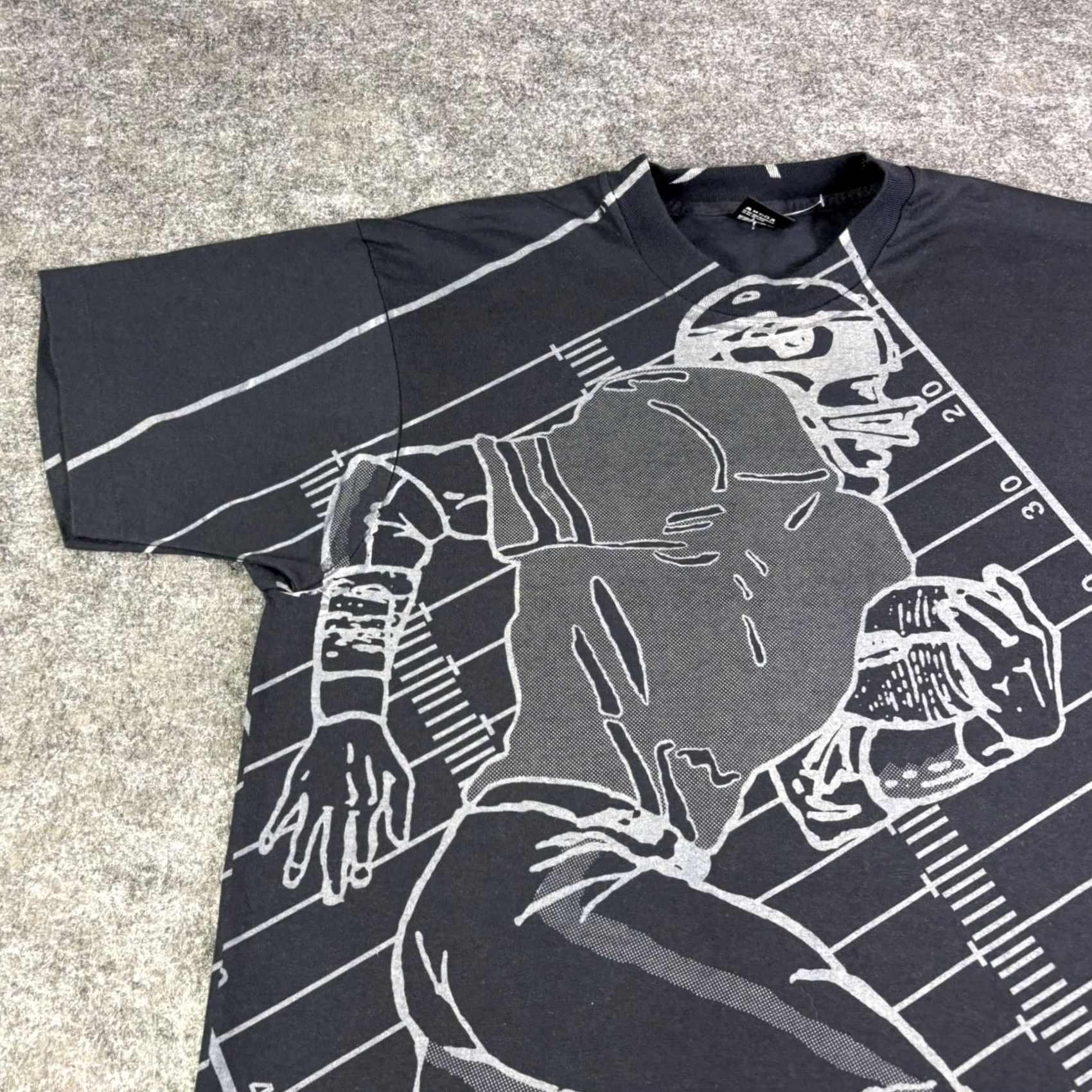 Vintage VINTAGE Screen Stars Best Football Graphic T-Shirt XL Black All Over Print 90s Mens Size US XL / EU 56 / 4 - 6 Thumbnail