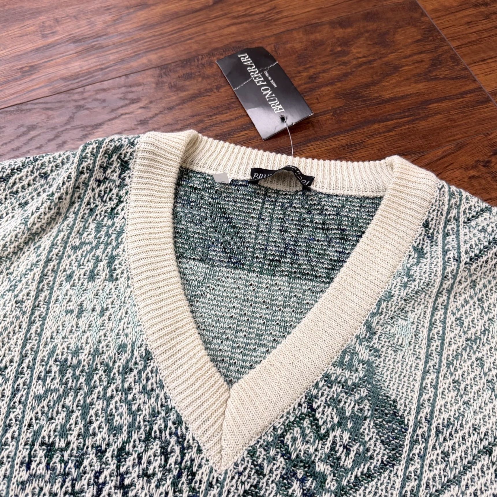 Vintage Bruno Ferrari Sweater Men L Green Knit V-Neck Pullover Long Sleeve Made in Italy Size US L / EU 52-54 / 3 - 2 Thumbnail