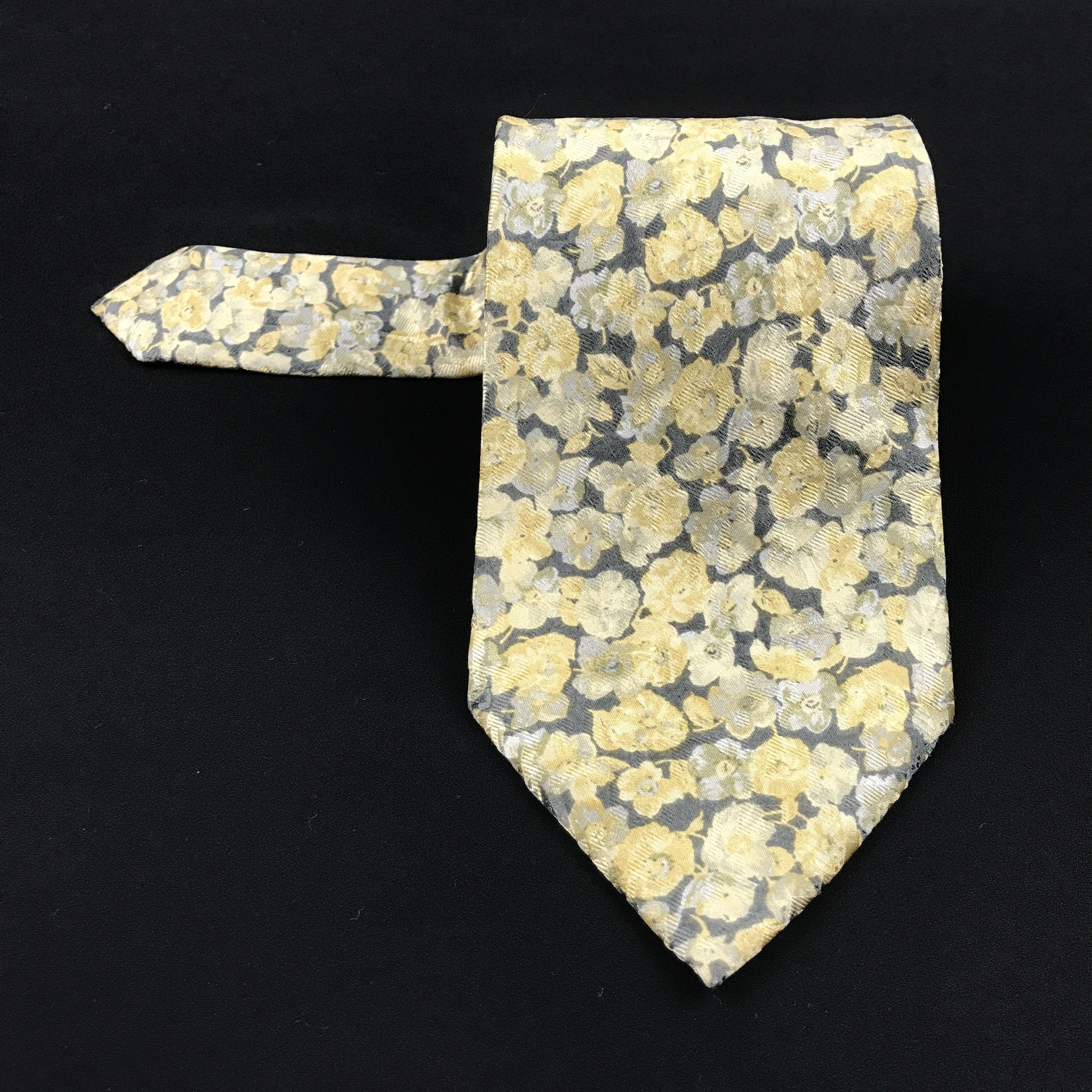 Vintage Vintage Valentino Rudy Silk Necktie Size ONE SIZE - 1 Thumbnail