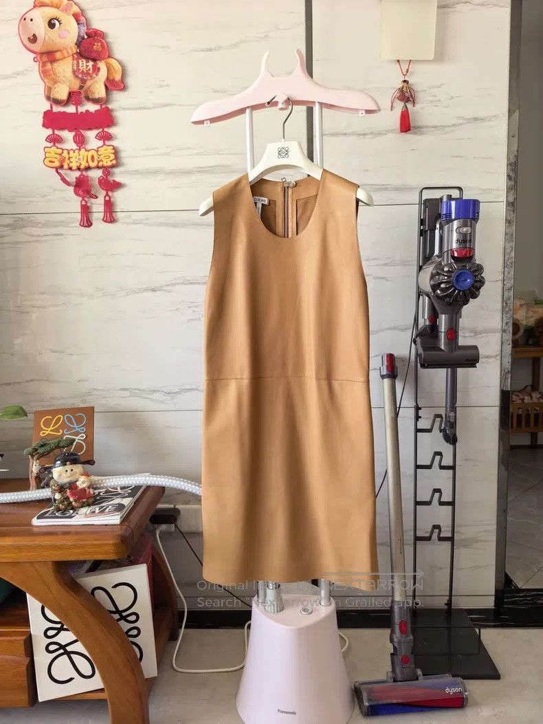 Loewe Loewe Short Sleeve Leather Skirt, Lambskin, Suede Lining Size XS / US 0-2 / IT 36-38 - 1 Thumbnail