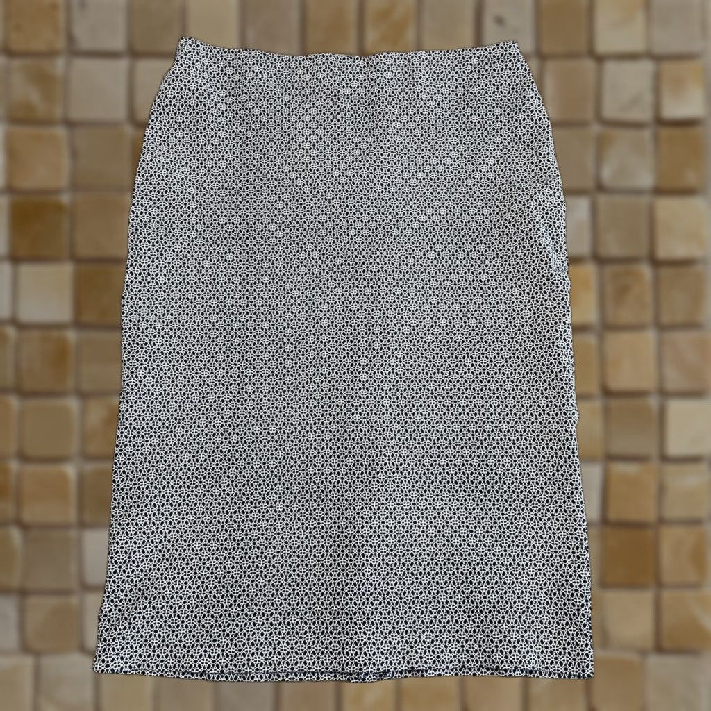 Vintage 89th & Madison Women's Size M Knee Length Straight Pencil Skirt Blue/White Geometric Stretch Stretch & Elastic Waist Casual Workwear Size 32" / US 10 / IT 46 - 1 Thumbnail