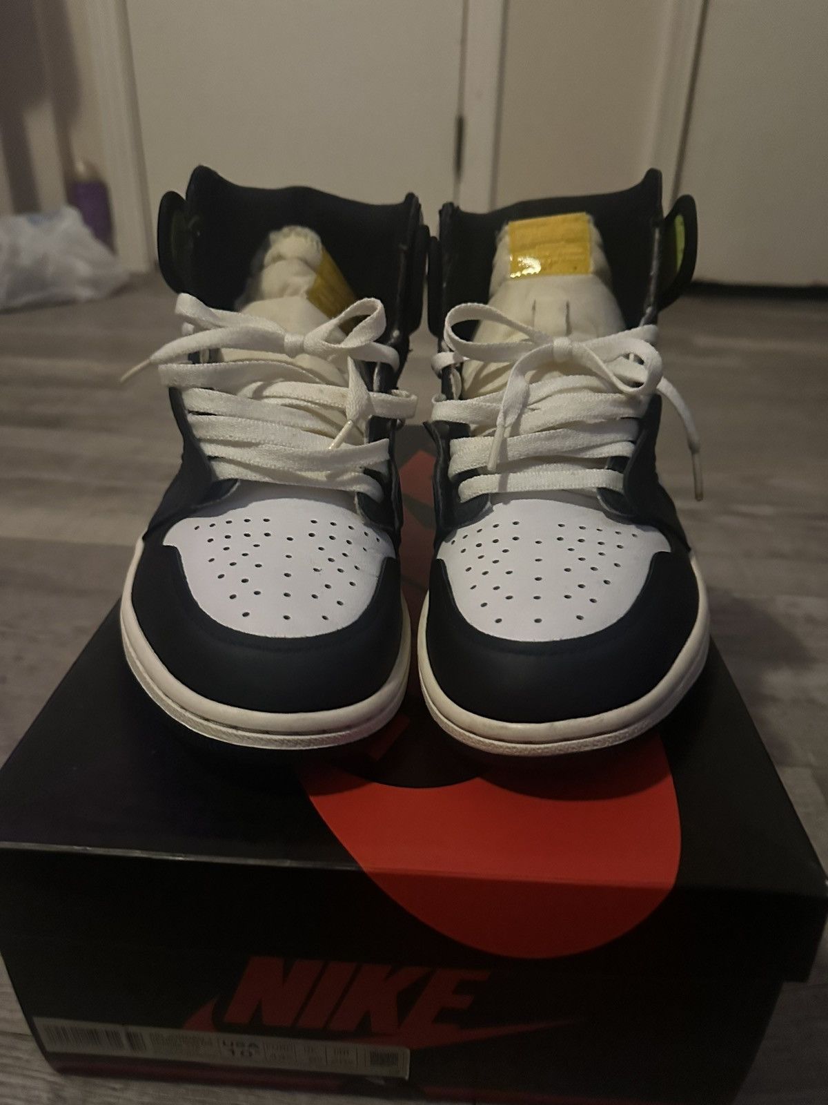 Jordan Brand × Nike Air Jordan 1 Retro High White/ Black/ Volt/ University Gold Size US 10.5 / EU 43-44 - 4 Thumbnail