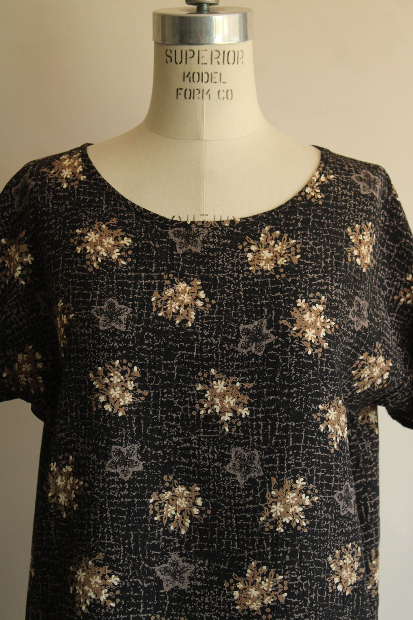 Vintage Vintage 1990s Blouse, Black and Gold and Gray Floral Print, Size M / US 6-8 / IT 42-44 - 2 Thumbnail