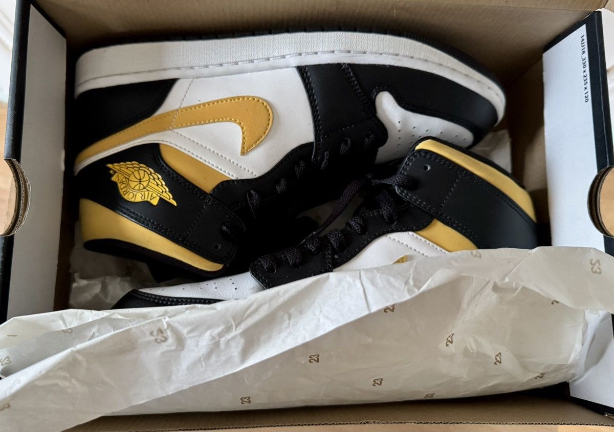 Nike Nike Air Jordan 1 Mid Size US 10 / EU 43 - 11 Thumbnail
