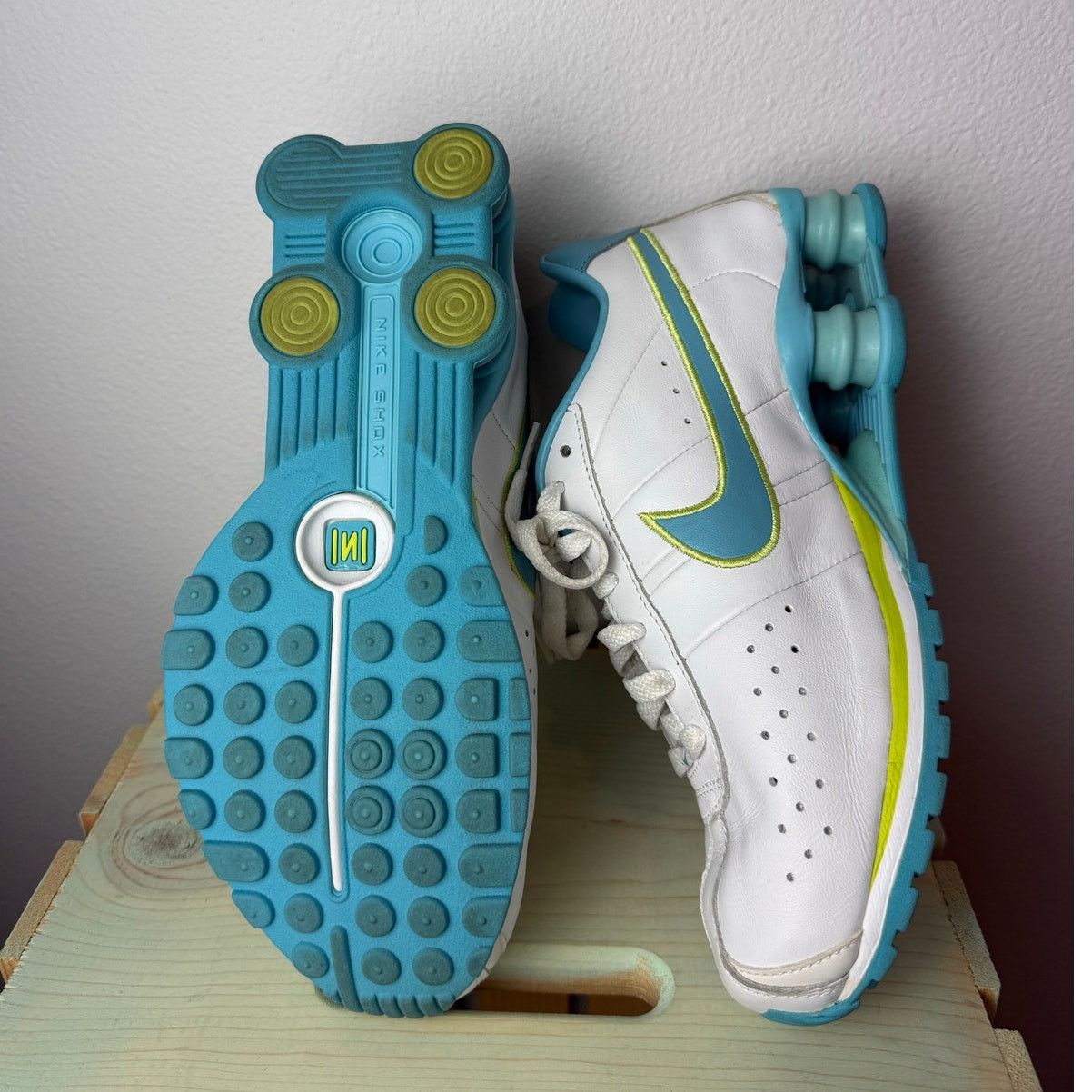 Nike Vintage Nike Shox Classic Running Shoe, Wht Leather/Blue 8.5 Size US 8.5 / IT 38.5 - 5 Thumbnail