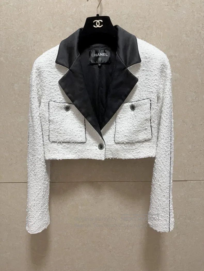 Chanel Chanel 22p black and white lapel jacket Size XS / US 0-2 / IT 36-38 - 1 Thumbnail
