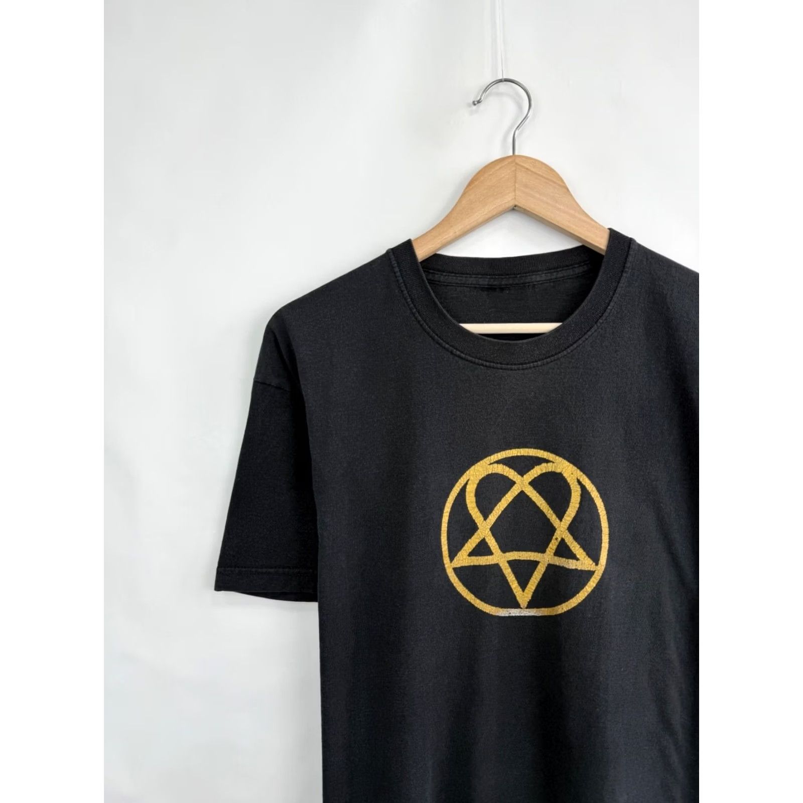 Fruit Of The Loom Vintage HIM Heartagram T-Shirt Men M Black 90s Band Metal Rare Retro Y2K Shirt Mens Size US M / EU 48-50 / 2 - 4 Thumbnail