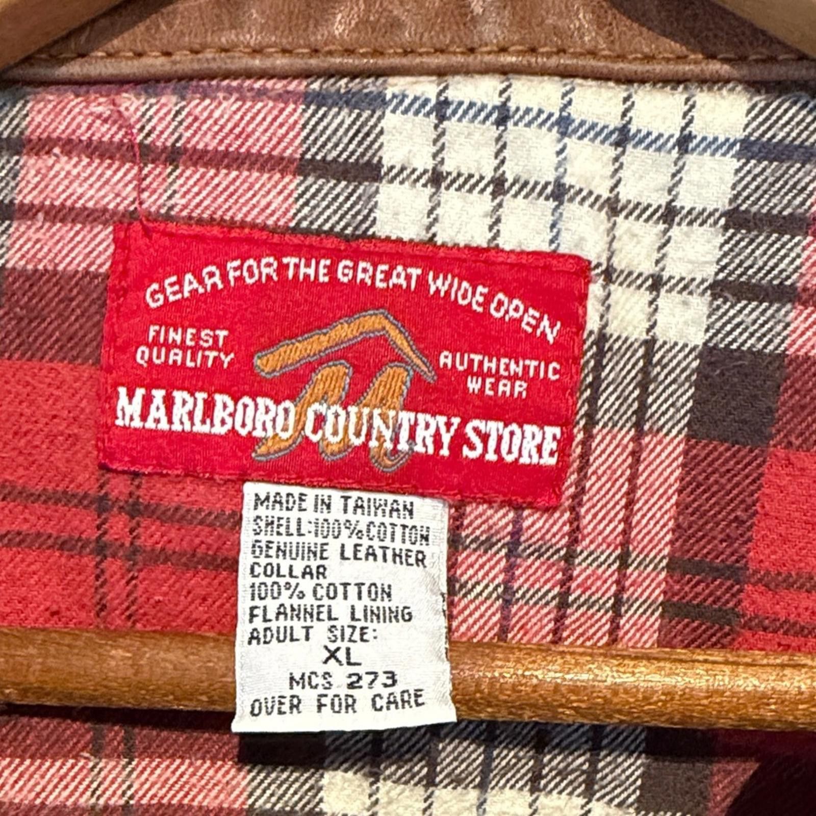 Marlboro Vintage Marlboro Country Store Denim Jacket w Leather Collar Size US XL / EU 56 / 4 - 2 Thumbnail