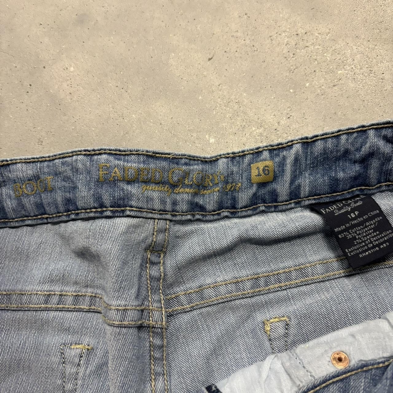 Japanese Brand × Vintage Crazy Vintage Y2K/2000s Light Wash Skater Streetwear Essential Denim Jeans! Size US 34 / EU 50 - 8 Thumbnail