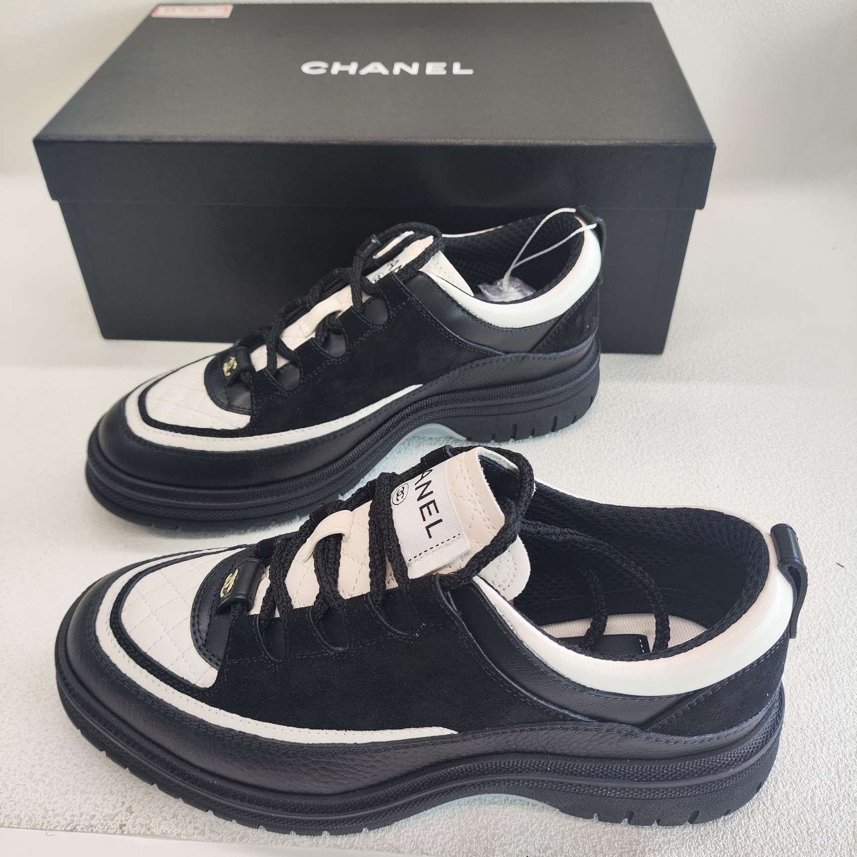 Chanel Chanel Leather Black Lowtop Sneakers us_6-5 Women Size US 6.5 / IT 36.5 - 1 Thumbnail