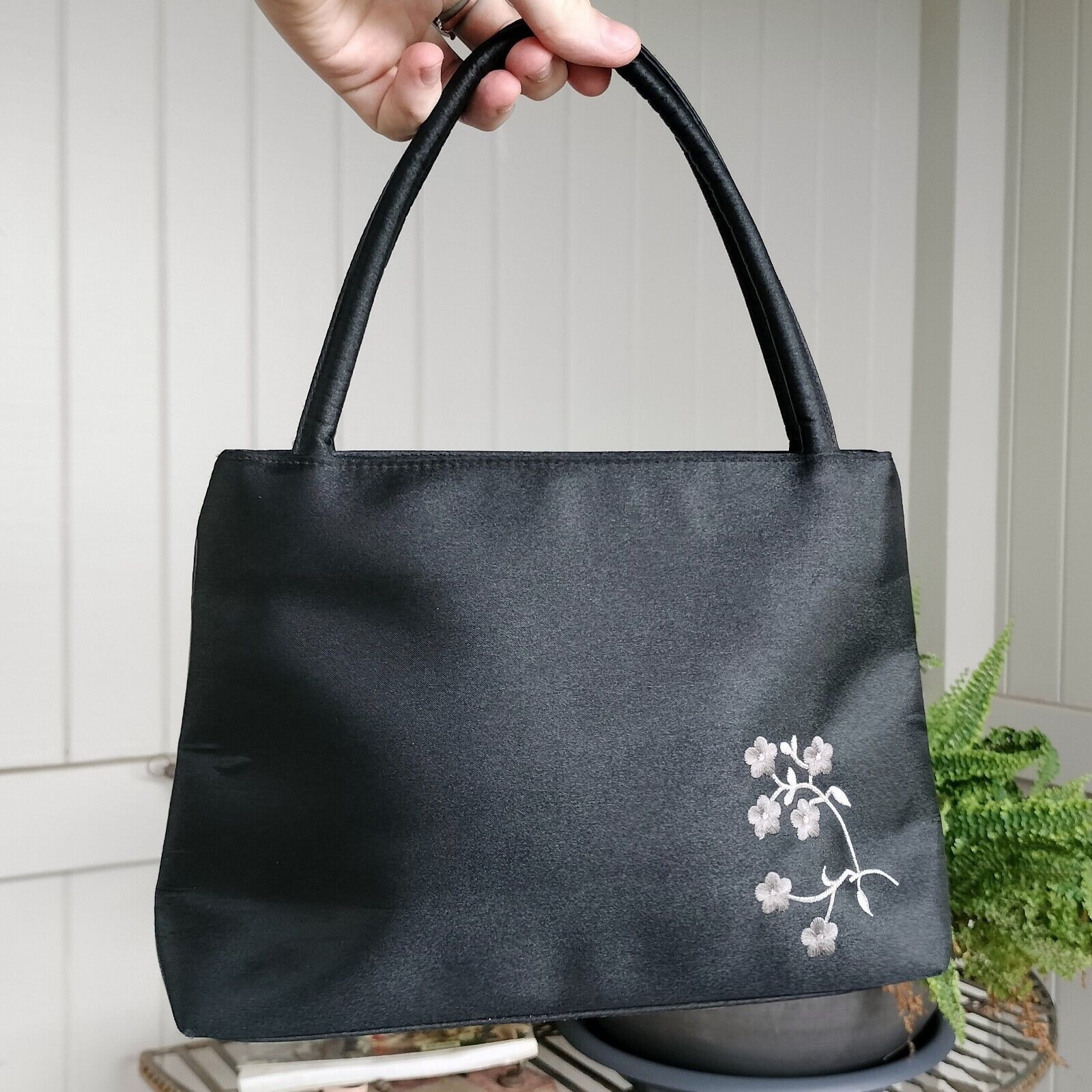Vintage Vintage Black Shoulder Bag Floral Handbag Embroidered Satin Size ONE SIZE - 4 Thumbnail
