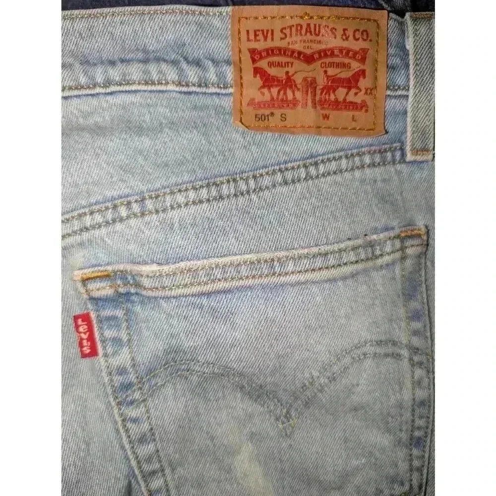 Levi's Vintage Levis Light 501 S Wash High-Waisted Jeans W31 x L28 Size US 31 - 7 Thumbnail