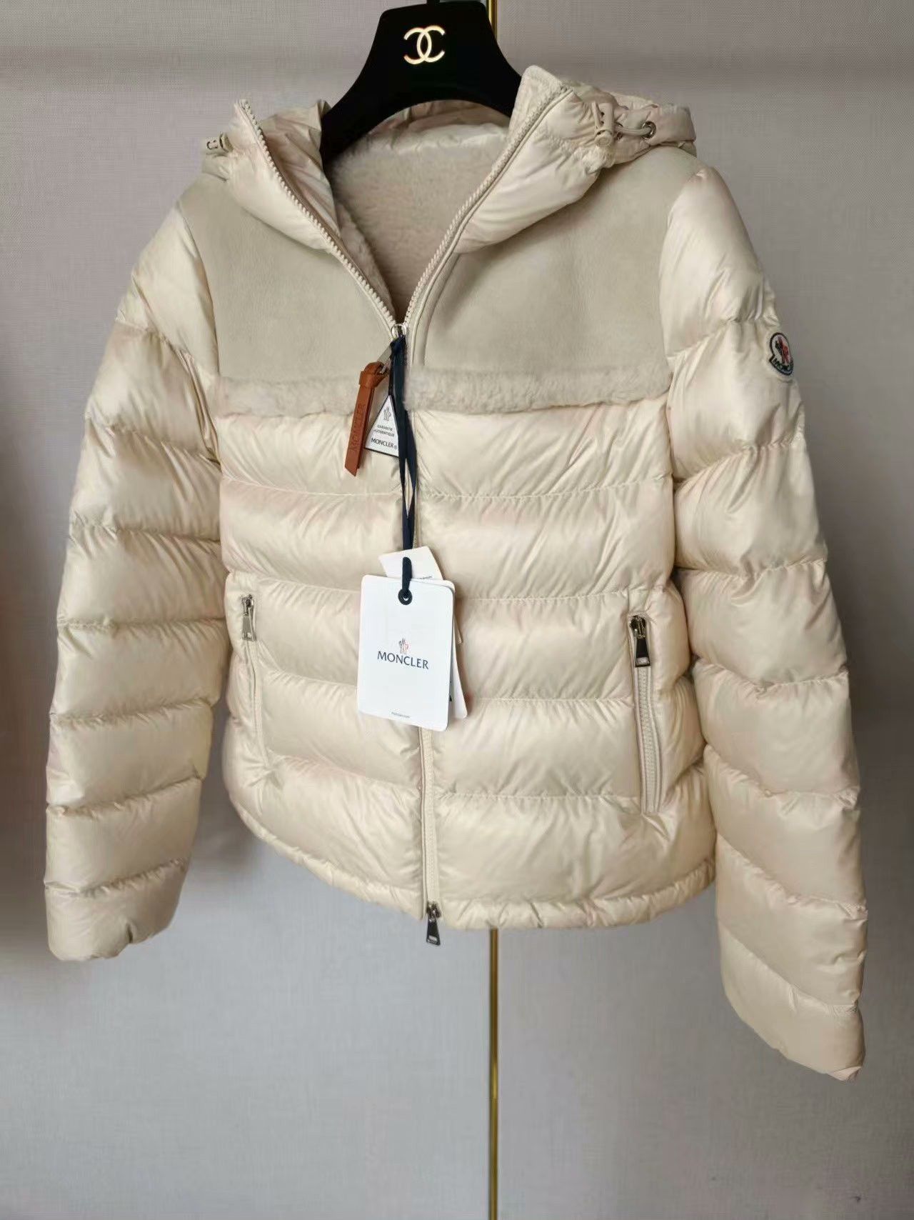 Moncler Moncler Down Jacket Size M / US 6-8 / IT 42-44 - 1 Thumbnail