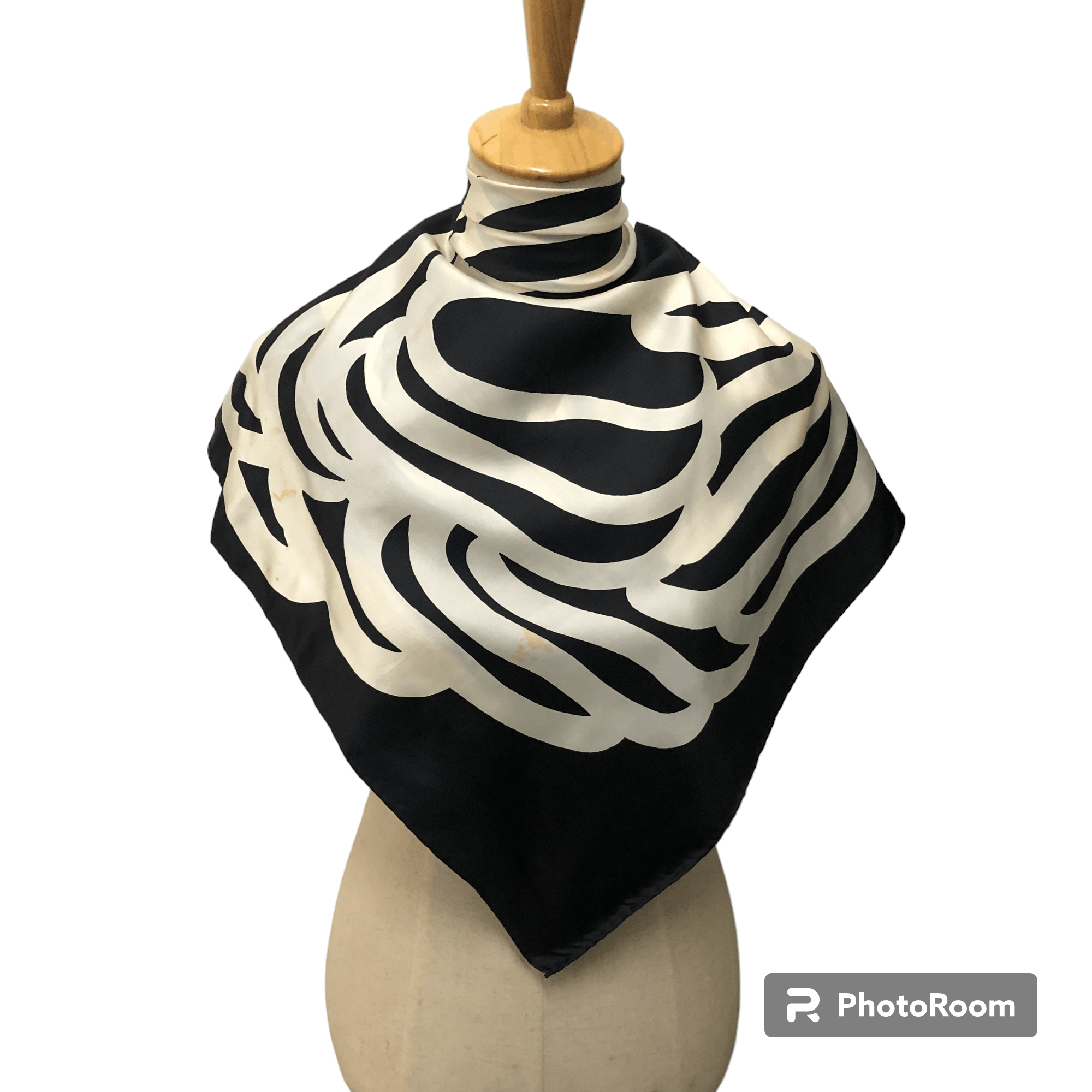 Japanese Brand Luxury Abstract Hand Rolled Silk Scarf M1084 Size ONE SIZE - 1 Thumbnail