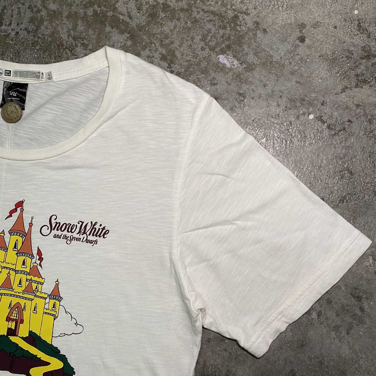 Disney Uniqlo Undercover Snow White and the Seven Dwarfs T Shirt Size US L / EU 52-54 / 3 - 8 Thumbnail