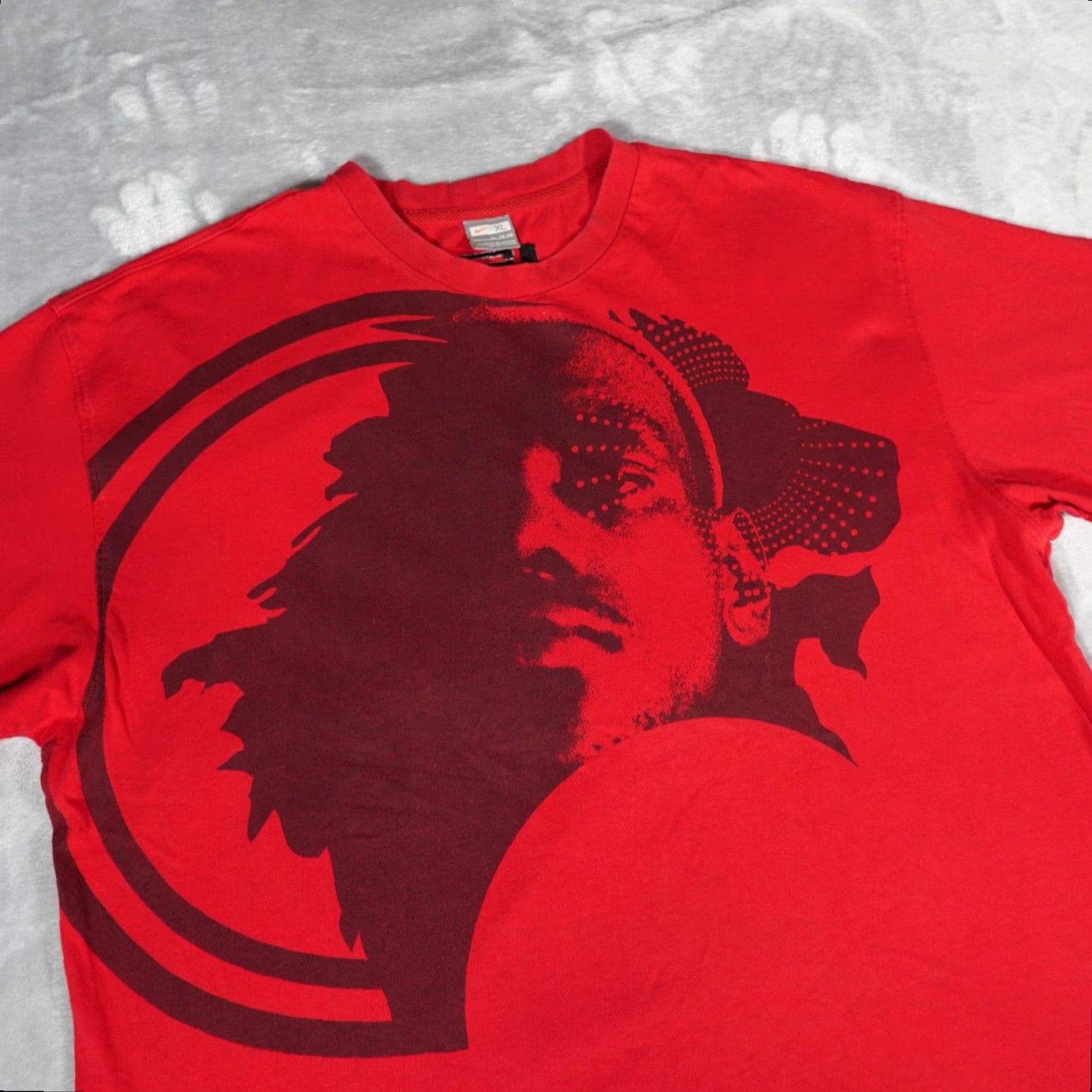 Nike VINTAGE Nike LeBron James Big Face T-Shirt Mens XL Oversized Graphic Print Red 2000s Retro NBA Basketball Size US XL / EU 56 / 4 - 2 Thumbnail