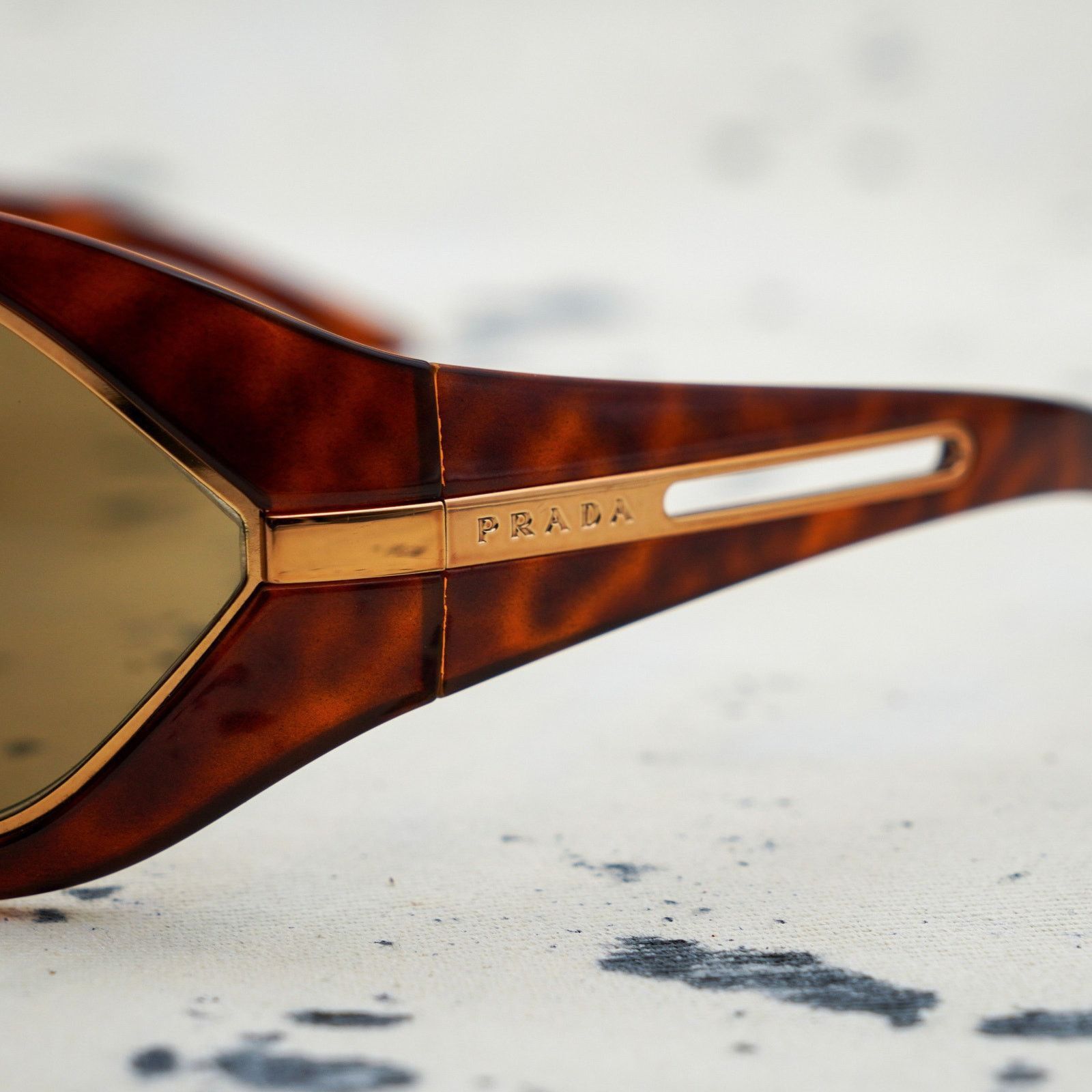 Prada Vintage prada tortoise oversized gold logo mask sunglasses Size ONE SIZE - 4 Thumbnail