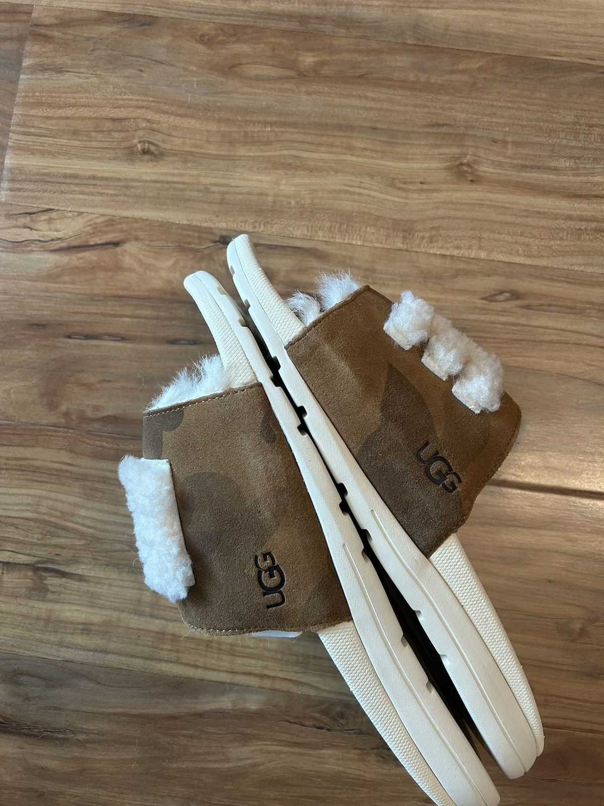 Bape × Ugg NEW RARE Bape x Uggs Fur Slides Size US 11 / EU 44 - 11 Thumbnail