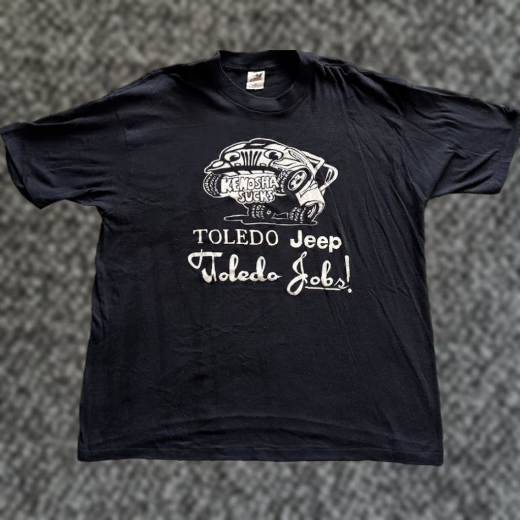 Jeep VINTAGE 80s Kenosha Sucks Toledo Jeep 1980s T Shirt 2XL Bantam Cars Trucks Black Cotton Crew Neck Short Sleeve Men Graphic Print Century Size US XXL / EU 58 / 5 - 1 Thumbnail