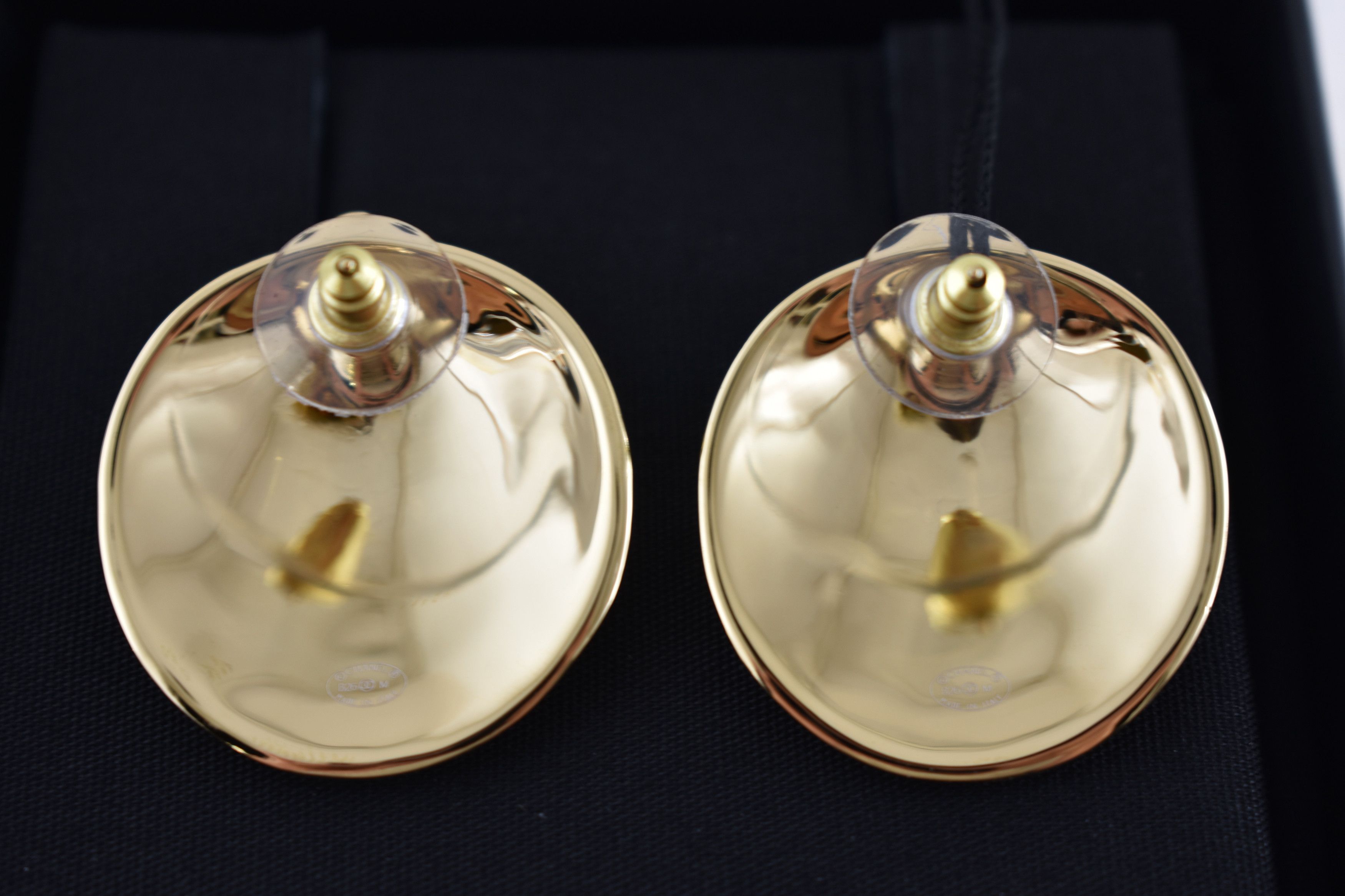 Chanel 26M Coco Beach Shell Seashell CC Logo Dangle Drop Earrings Size ONE SIZE - 13 Thumbnail