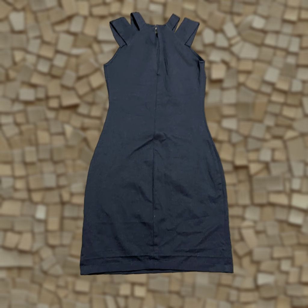 Saks Fifth Avenue Saks Fifth Avenue Dress Women's Size Small Black Cold Shoulder Hemmed Shift Short Dress Casual Womens Fashion Size S / US 4 / IT 40 - 1 Thumbnail