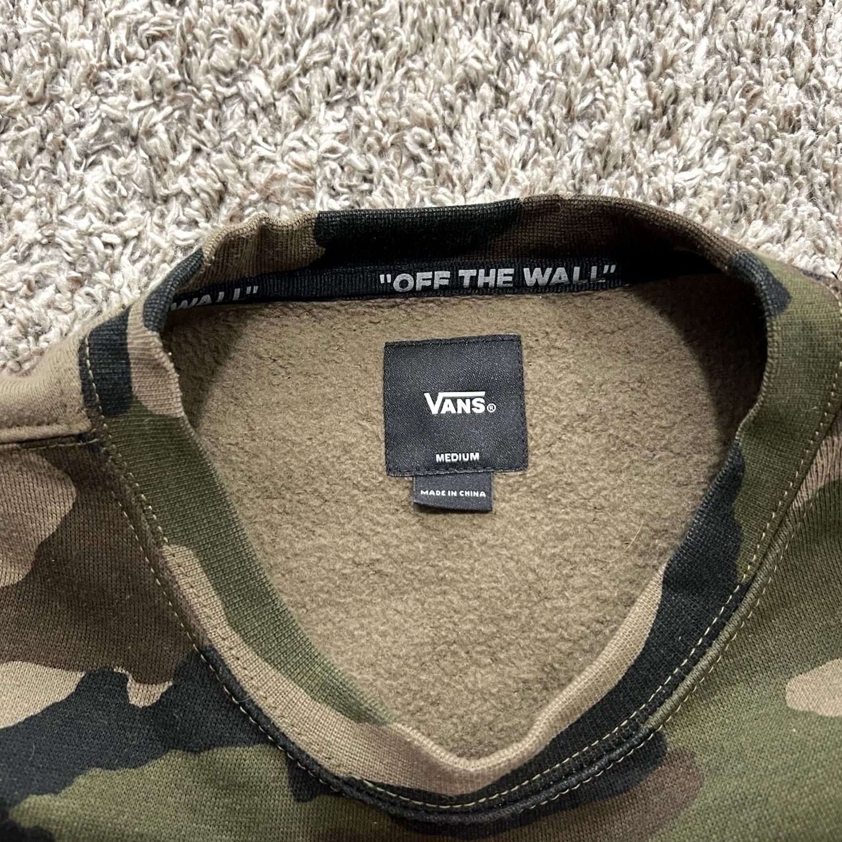 Vans Mens Vans Off The Wall Camo Crewneck Sweatshirt Medium Multicolor Size US M / EU 48-50 / 2 - 4 Thumbnail