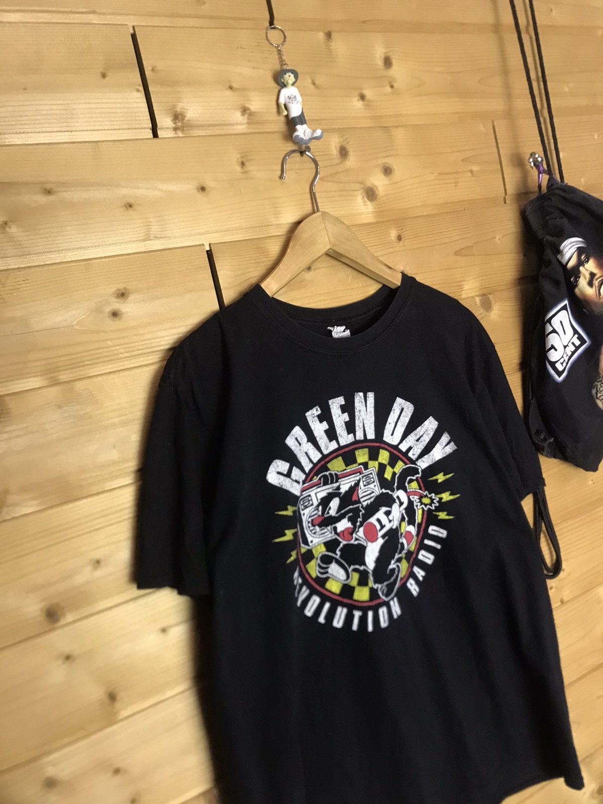 Band Tees Green Day 2017 revolution radio tour t-shirt Size US XL / EU 56 / 4 - 2 Thumbnail