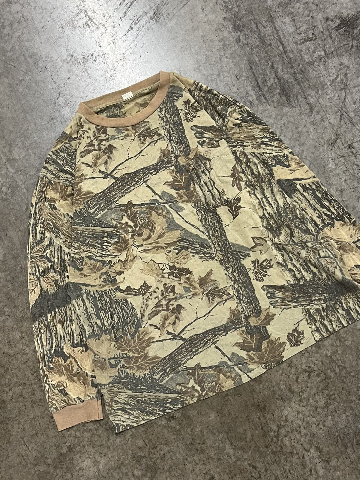 Vintage Realtree camo vintage faded longsleeve pocket tee boxy Size US L / EU 52-54 / 3 - 1 Thumbnail