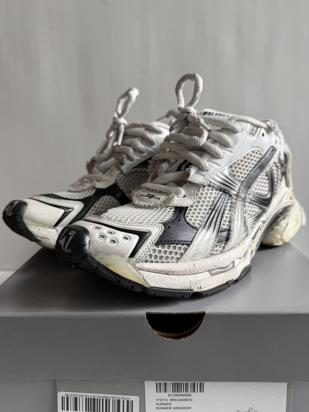 Balenciaga Balenciaga Runner Gradient Sneakers Size US 9 / EU 42 - 5 Thumbnail